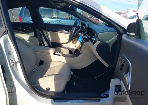 2014 Mercedes-Benz Cla 250 z USA, uszkodzony, nr VIN WDDSJ4EB0EN053692